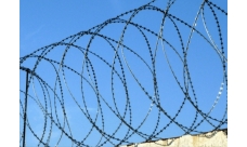 Спиральный барьер безопасности из армированной колючей ленты:бухта 955мм 5 витков в п.м, клепок-5 ГОСТ 3282-74 (20м)